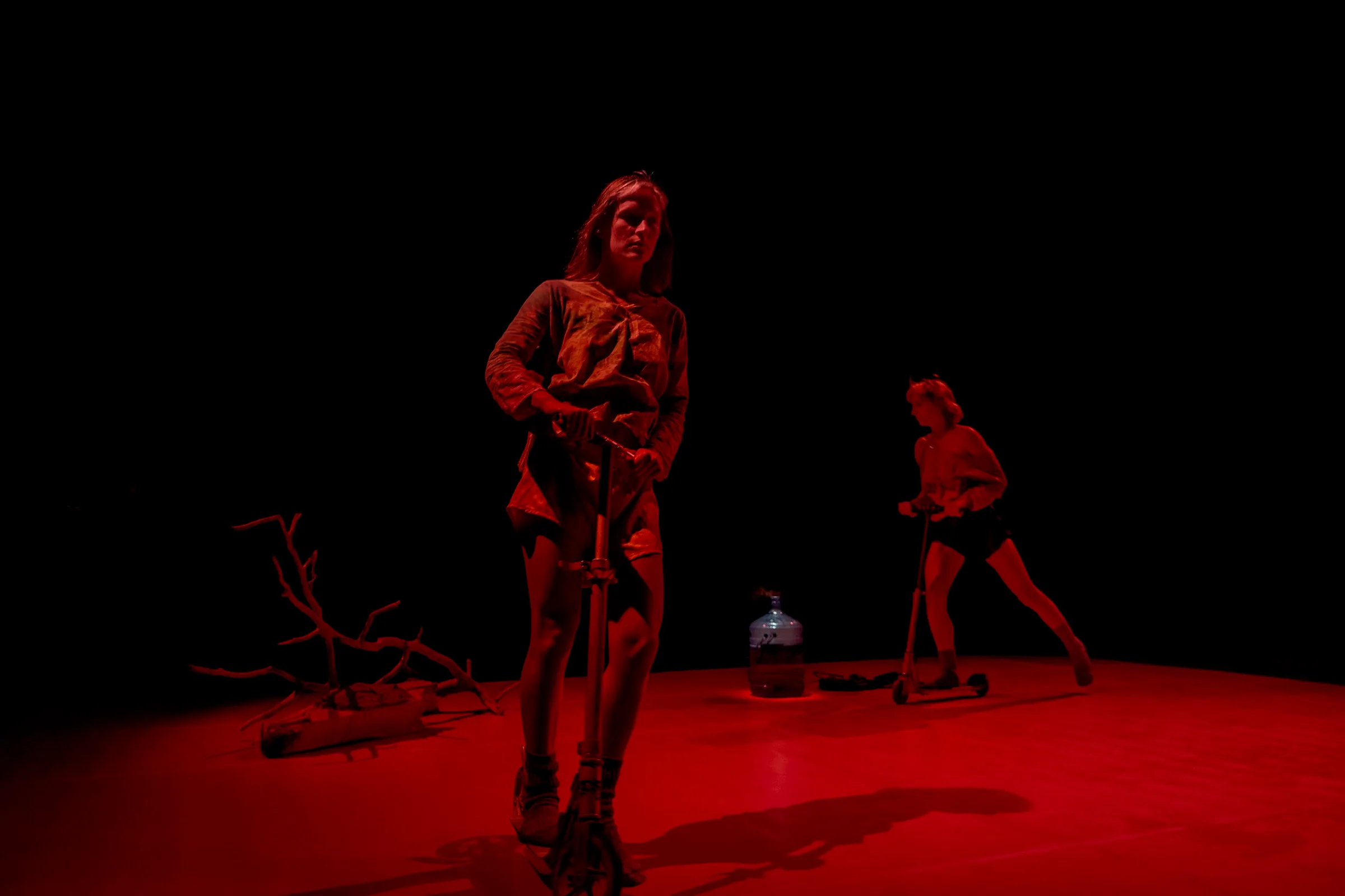 Skin Tonic and Woven Wounds at Den Danske Scenekunstskole with Camilla Lind and Amalie Bergstein Nilsen, photo by lou mouw